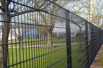 Which Offers the Better Solution: Framed Wire Mesh Fencing or Double-Sided Wire Mesh Fencing? Which Offers the Better Solution: Framed Wire Mesh Fencing or Double-Sided Wire Mesh Fencing?